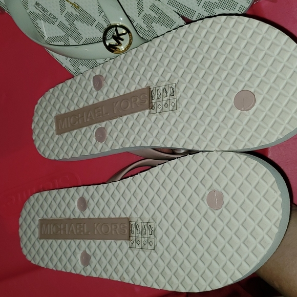 New Michael Kors Pink & Vanilla PVC Flip Flops Size 8 - Picture 8 of 8